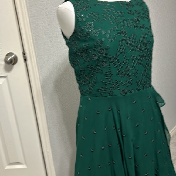 Kurta kameez sleeveless top. Emerald Green 2 piece thread embroidery. Sharara S - Picture 6 of 17